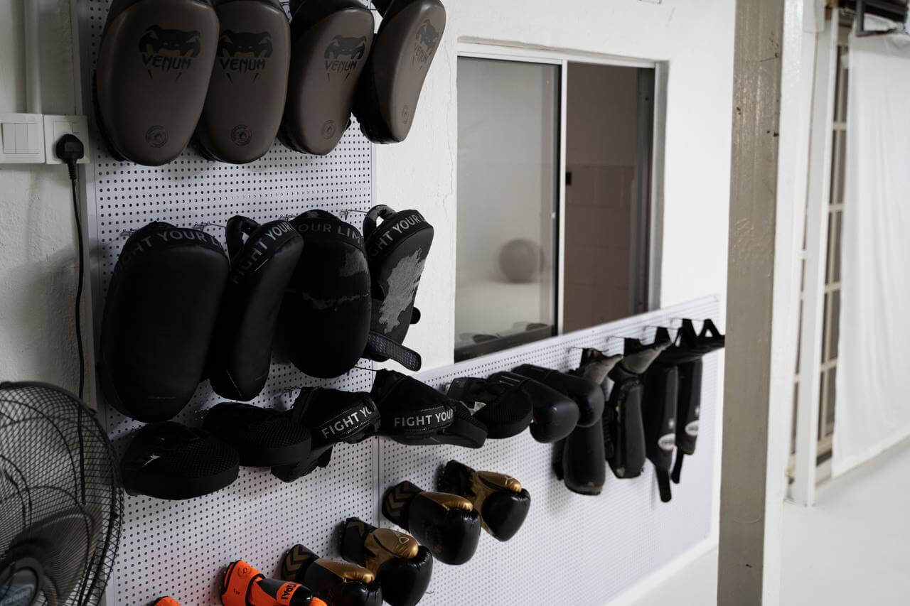 Pad glove area